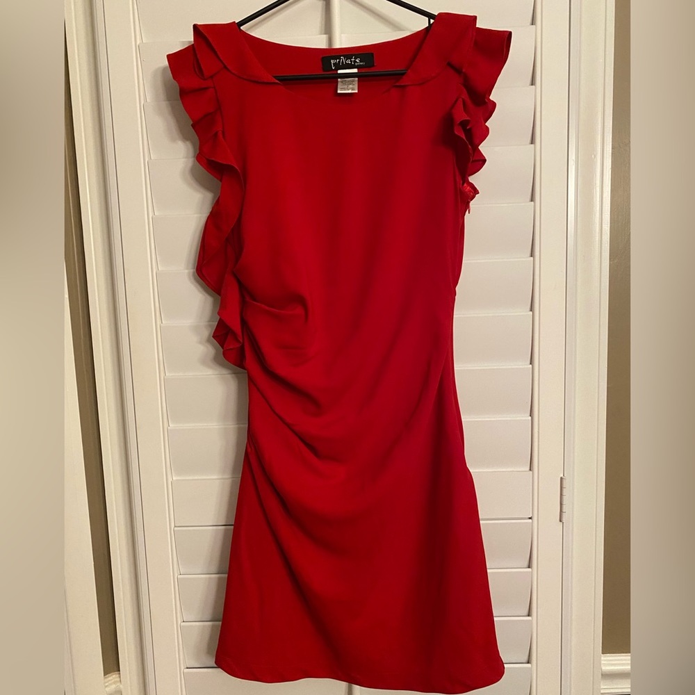 Fairhope's Private Gallery Red Scoop Neck Side Zip Ruffle Sleeveless‎ Dress
